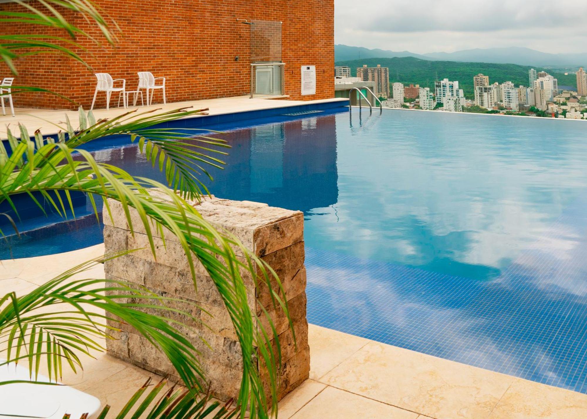 Hotel Dann Carlton Barranquilla Extérieur photo Infinity pool